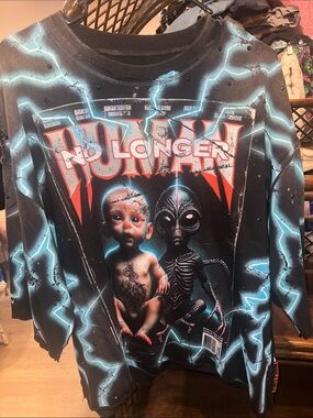 First Row Graphic Lightning Print Alien cropped shirt with rhinestones